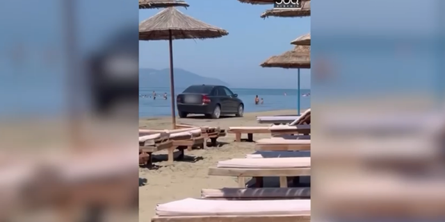 Qarkulloi me makinë në zonën e plazhit të Vlorës
