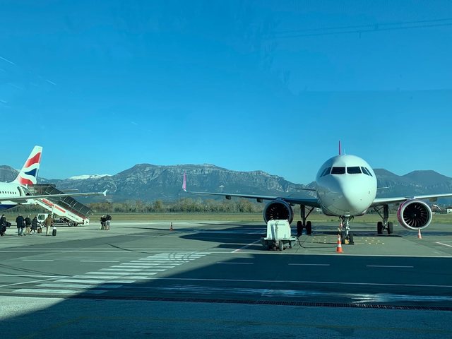 Testimi online, aeroporti i Tiranës me biletat më të lira në