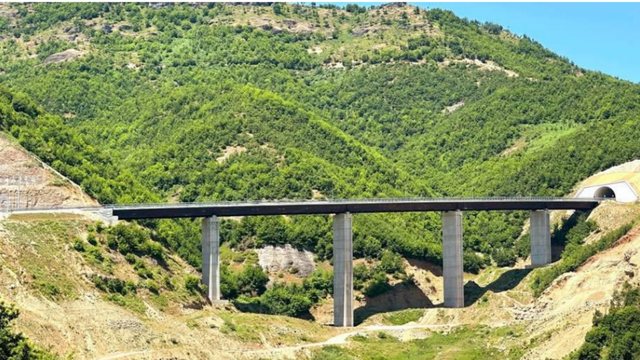 Kantieri i aksit Qukës-Qafë Plloçë, Rama: Rruga