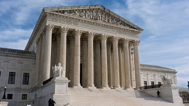Gjykata Supreme e lejon administratën Trump të vijojë me planin