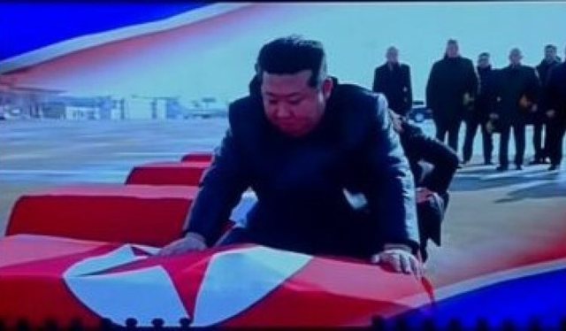 Luftojnë në krah të Rusisë, Kim Jong Un mbulon me flamuj