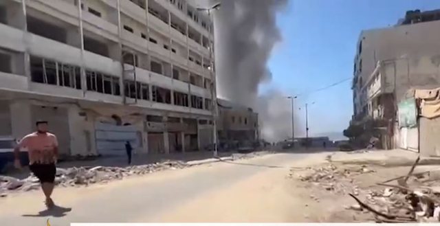 Izraeli sulmon lokalet në Gaza, të paktën 30 të vdekur, mes