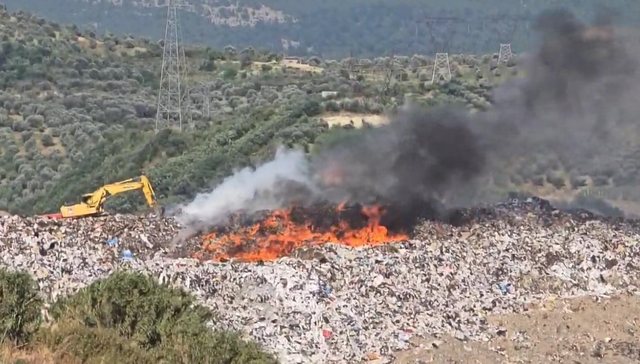 Zjarr dhe tym masiv në fushën e mbetjeve të inceneratorit të