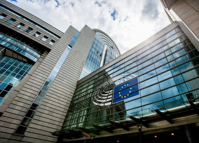"Djersitet" Parlamenti Europian, prishet kondicioneri i