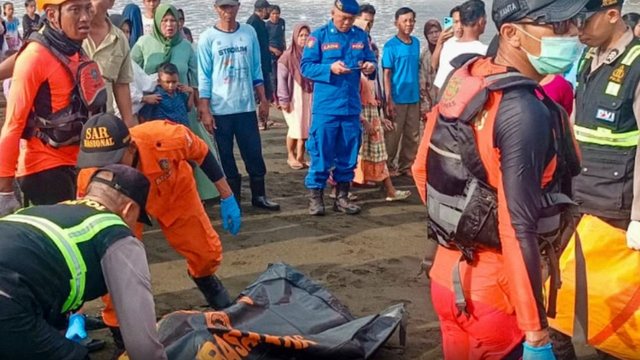 Tragjedi detare! Mbytet trageti me 65 persona në bord, gjenden trupat e