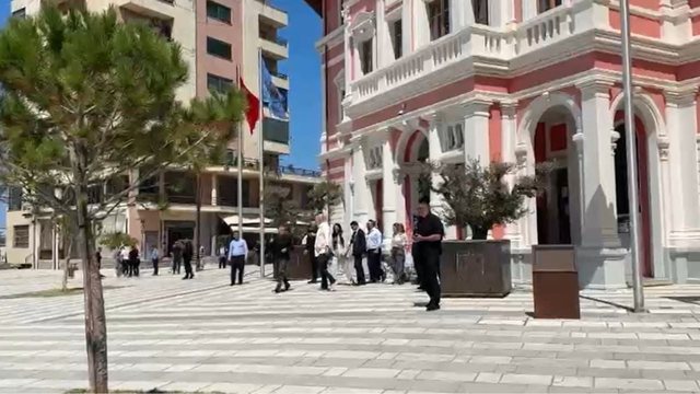 Takimi me tone të ashpra në Bashkinë e Vlorës, zbardhet