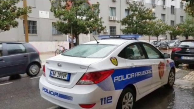 Të shtëna me armë zjarri në Durrës, plagoset një