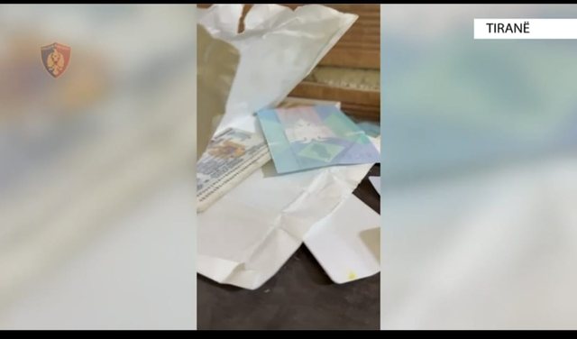 EMRAT/ Falsifikonin dokumente për kalim të paligjshëm të