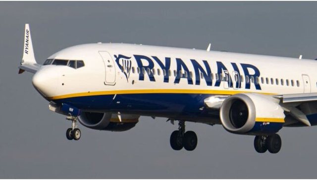 Alarm zjarri në avionin e Ryanair, 18 të plagosur pas hedhjes nga