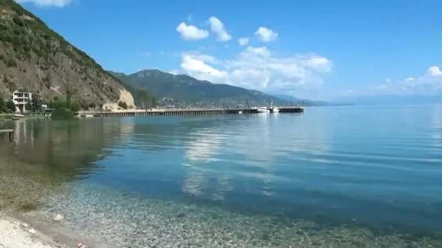 Gjendet trupi i pajetë i një personi në ujërat e liqenit