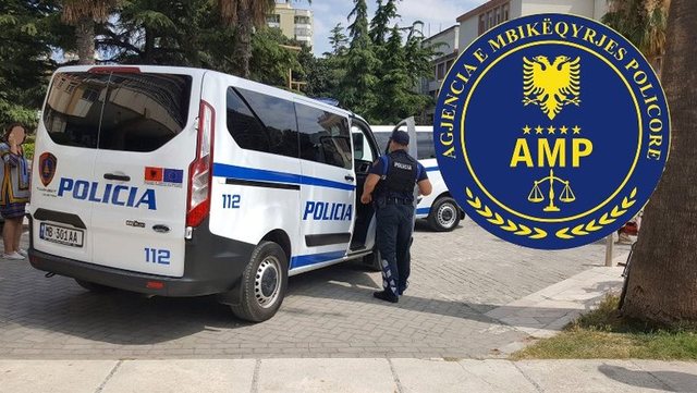 U jepte para me fajde personave të ndryshëm dhe më pas i kanoste,