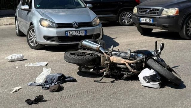 Aksident rrugor në Sarandë! Makina përplas motorin, drejtuesi