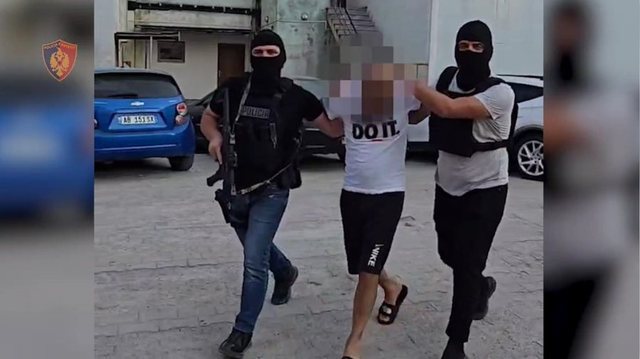 Rrezikon deri ne 20 vite burgim për trafik drogë në Itali, kapet