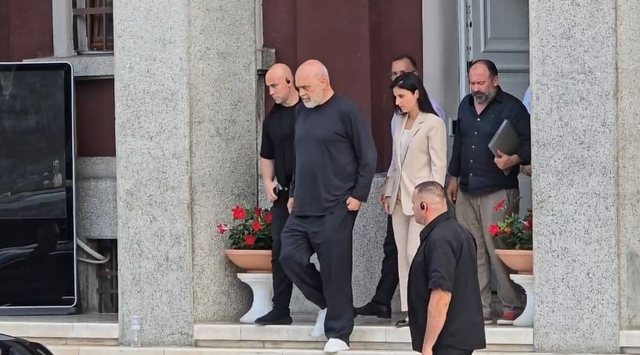 "Nuk kanë përmbushur detyrën"/ Rama nuk kursen as