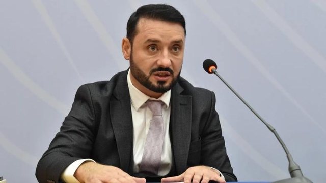 LAJMI I FUNDIT/ Dorëhiqet pas dy vitesh në detyrë Florian