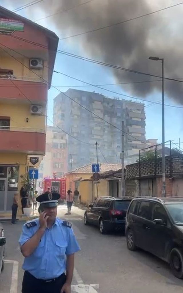 Zjarr te Pazari i ri në Tiranë, shkrumbohet banesa