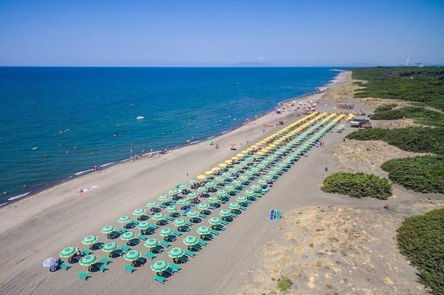 Shembet gropa e rërës që hapi për të luajtur, humb