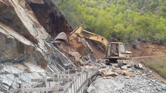 Shembet masivi i dheut teksa hapej një pus, humb jetën tragjikisht