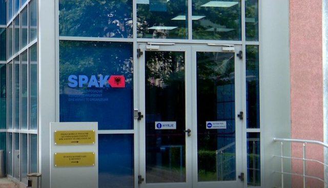 Bisedat e Sky Ecc për një ton drogë, kush është