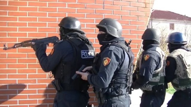 Trafikuan deri në 1 ton drogë, SPAK operacion në disa qytete! 8