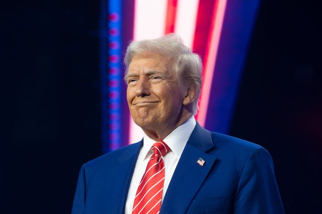Trump si Superman: Postimi i Shtëpisë së Bardhë që