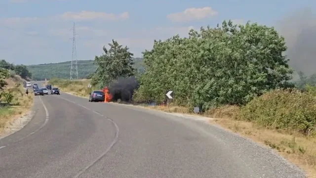 Shpërthen në flakë “Benzi” në aksin