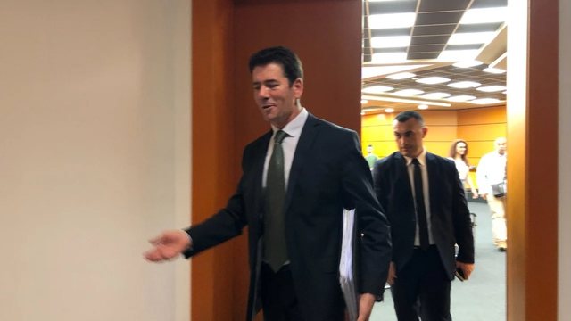 “Nuk do dëgjojmë idiotësirat e këtij idioti”/