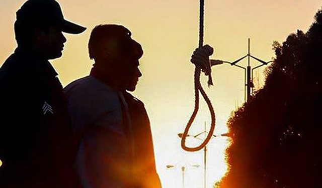 Iran, burri që vrau dhe përdhunoi vajzën ekzekutohet para