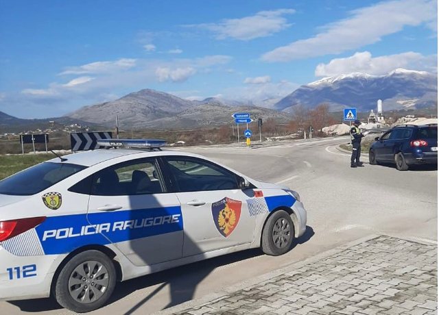 LAJM I FUNDIT/ Krisma arme në Vlorë, 17-vjeçarja tenton