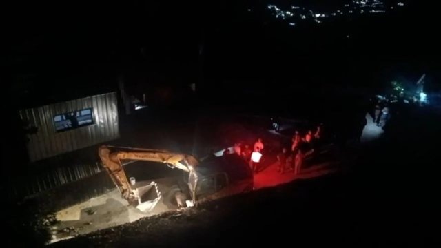 LAJMI I FUNDIT/ Tensione në Theth, familja futet brenda banesës