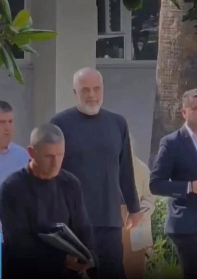 Pas urdhërit të kryeministrit vijojnë dorëheqjet  e