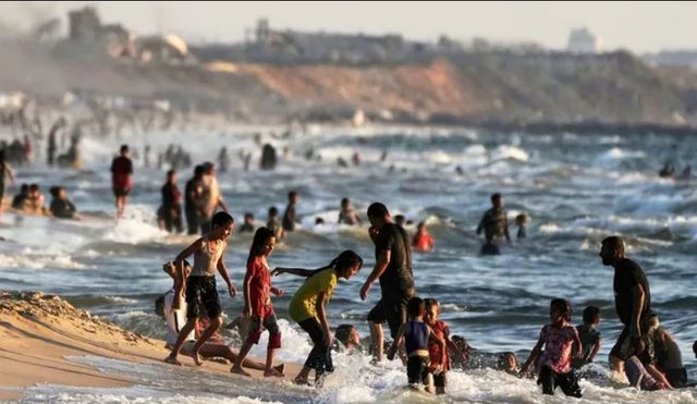 Izraeli merr vendimin, ndalon palestinezët të hyjnë në detin