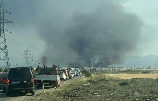 Zjarr i madh në Kosovë, flakët "përpijnë"