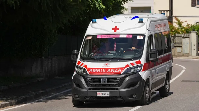 Tragjedi në Itali/ Automjeti përplaset me kamionin në tunel, tre