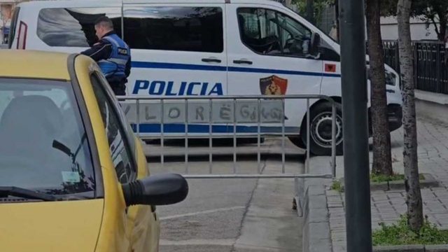EMRI/ U gjet pa shenja jete brenda makinës në parkimin pranë