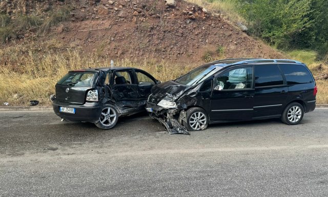 FOTOLAJM/ Aksident në aksin Prrenjas–Librazhd, 4 të plagosur