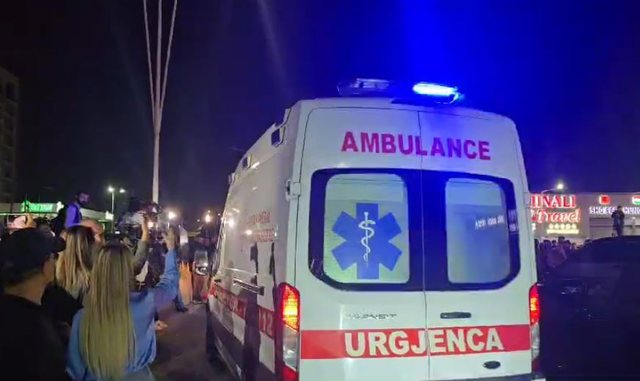 LAJMI I FUNDIT/ Aksident në Gramsh, Fuoristrada del nga rruga, 3 të