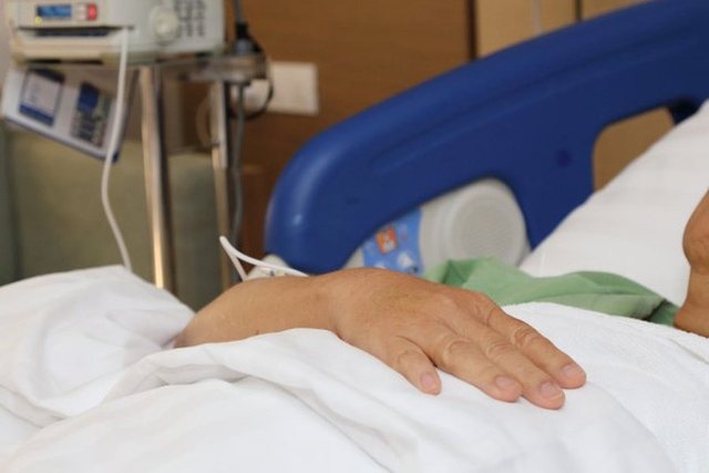 Bashkëshorti i ndërroi jetë, 47-vjeçarja DENONCON