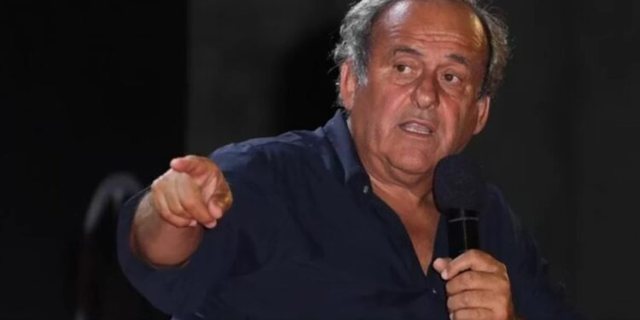 Grabitet ish-legjenda e futbollit francez, hajdutët marrin trofe dhe