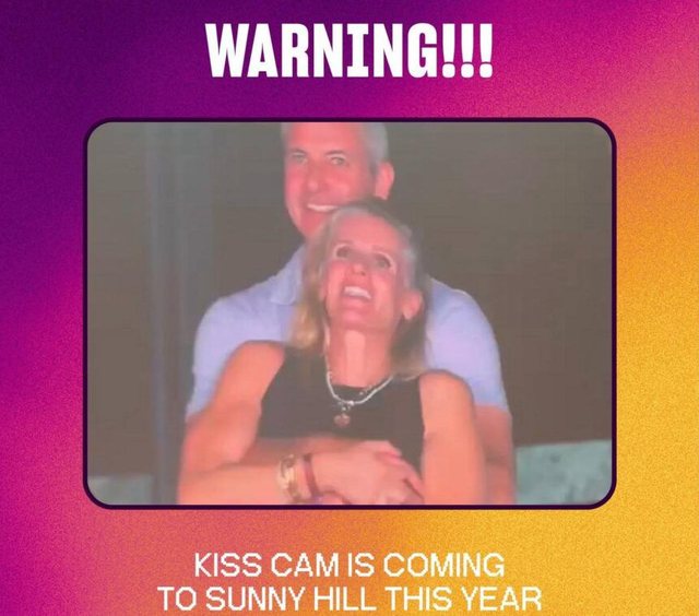 “Kiss Cam” po vjen në Prishtinë – Kujdes kë
