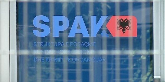 Anëtarja e komisionit të tenderave rrëfen si i grabitën 200