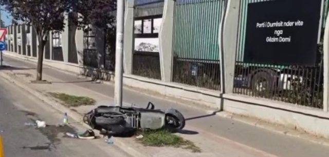 Aksident me motorr në Durrës, dy të rinjtë përplasen me