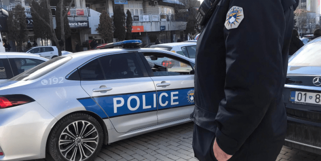 Dhunohet në rrugë deputeti shqiptar, vajza e mitur dhe