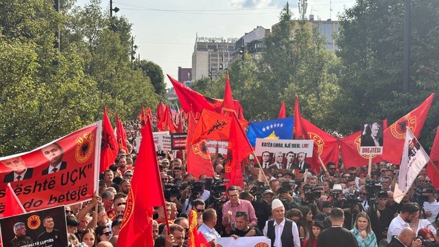 Ish-krerët e UÇK në paraburgim, qytetarët protestë