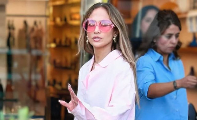 Jennifer Lopez refuzohet hyjë në dyqanin e Chanel në Stamboll