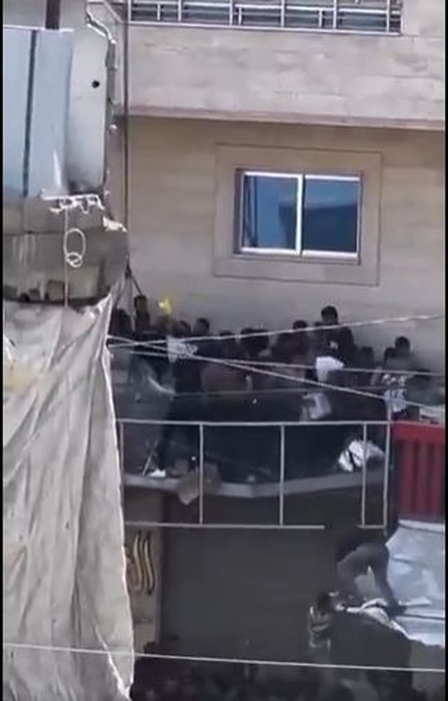 Tragjedi në Gaza/ Shembet ballkoni i një pallati gjatë