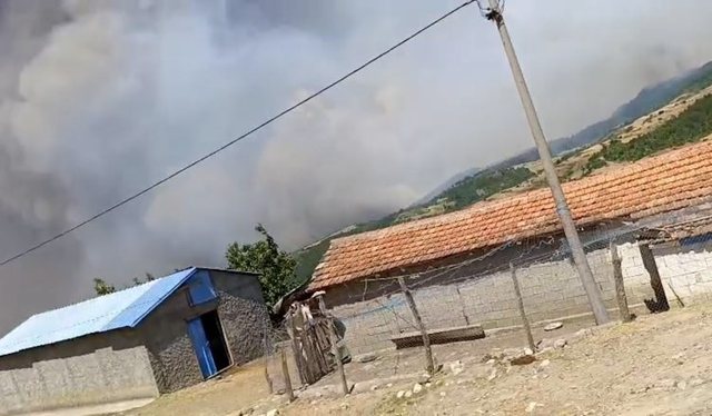 Katër të plagosur e banorë të evakuuar në Gramsh!