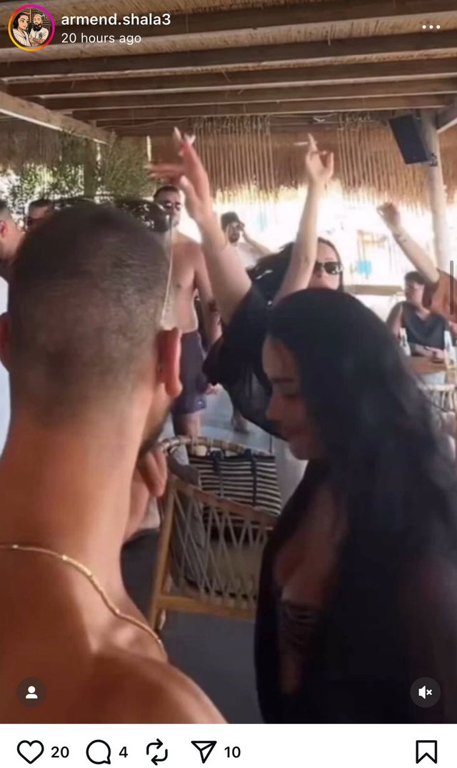 Egli shfaqet e afërt me një djalë në pushime, pamjet
