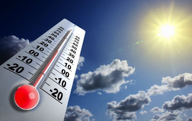Vijojnë temperaturat e larta, parashikimi i motit për ditën e