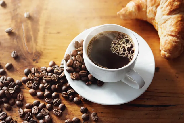 Koha më e mirë për të pirë kafe, sipas ekspertëve
